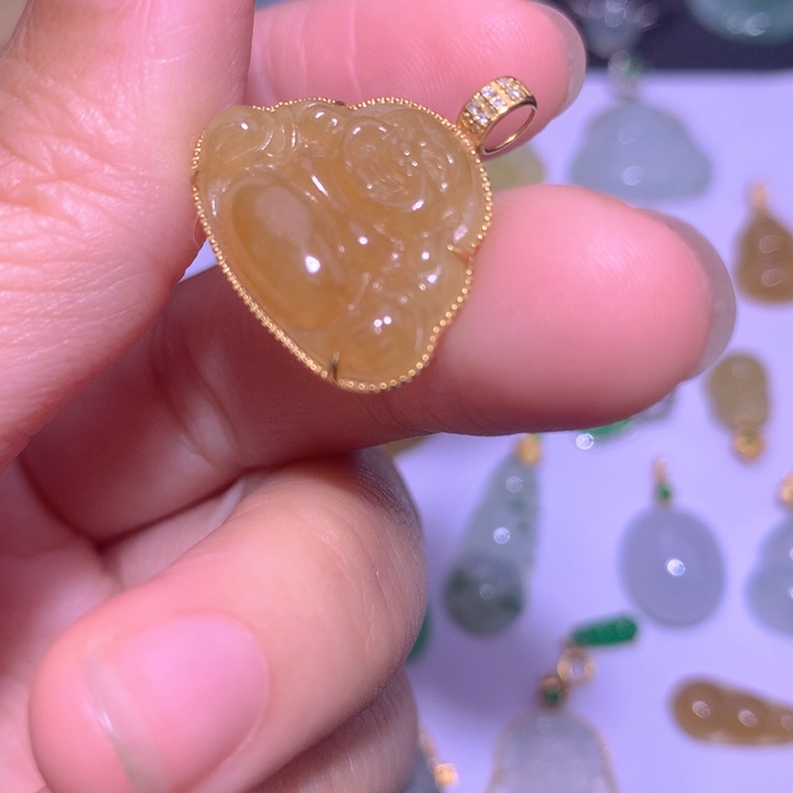 颈饰18K金镶嵌翡翠泡****?翡翠