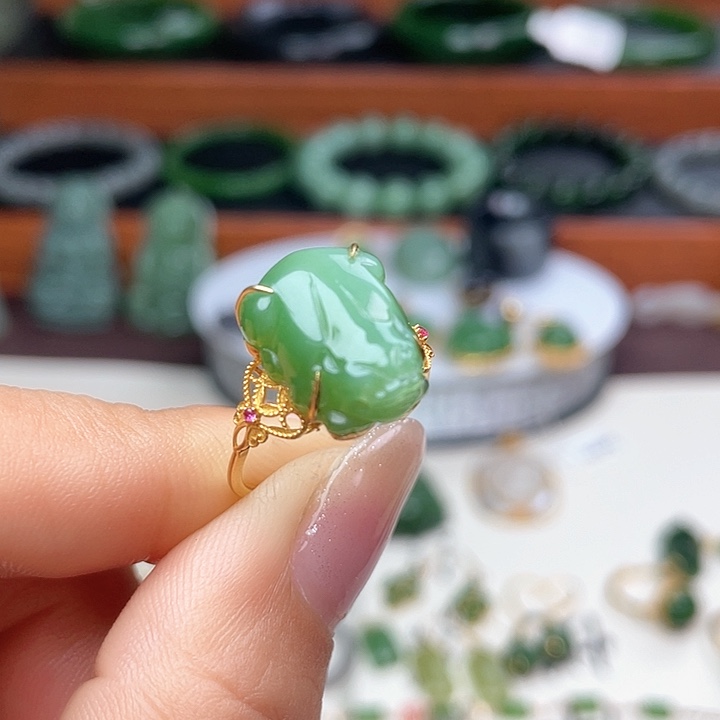 和田玉（碧玉）戒指18K金镶嵌