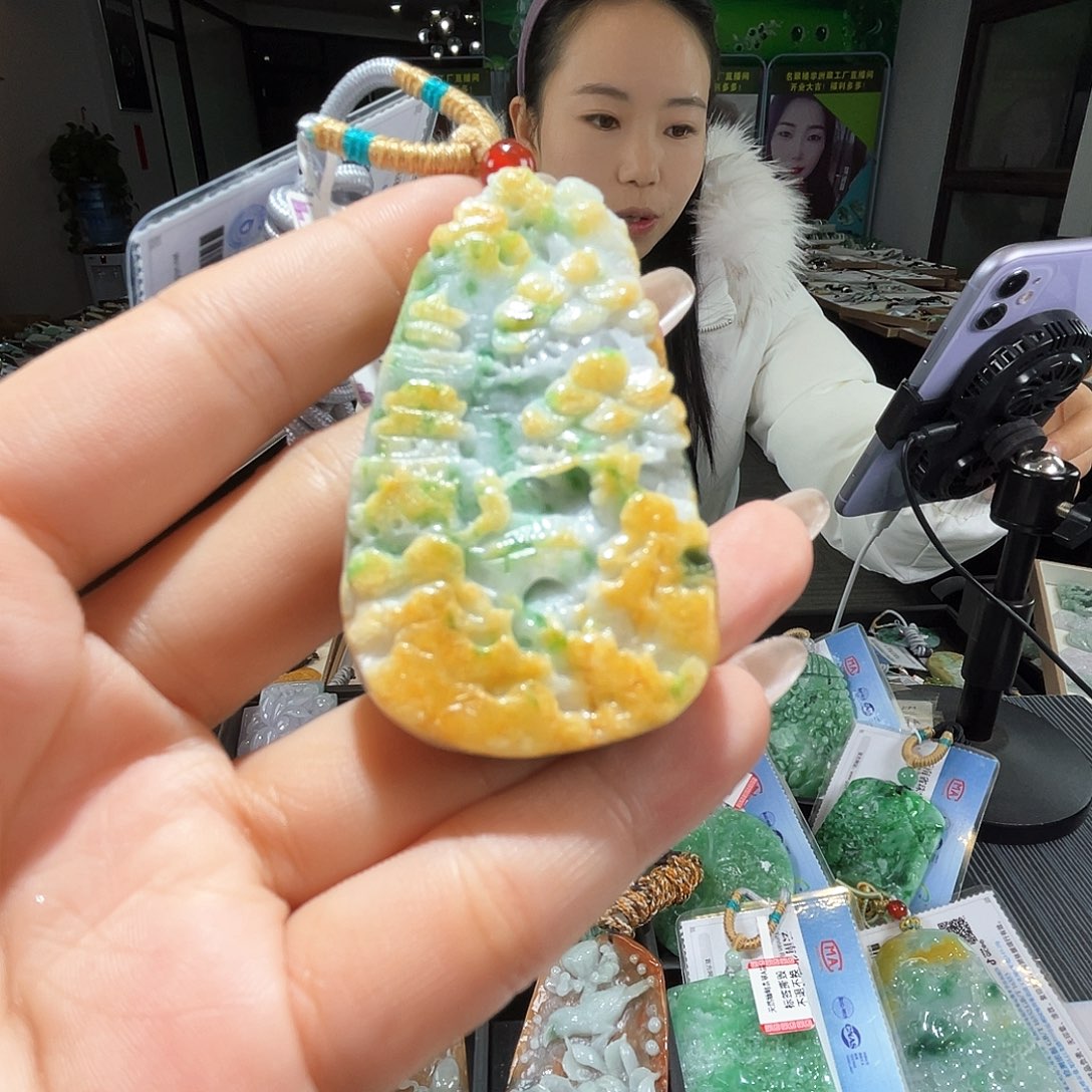 颈饰未镶嵌翡翠一