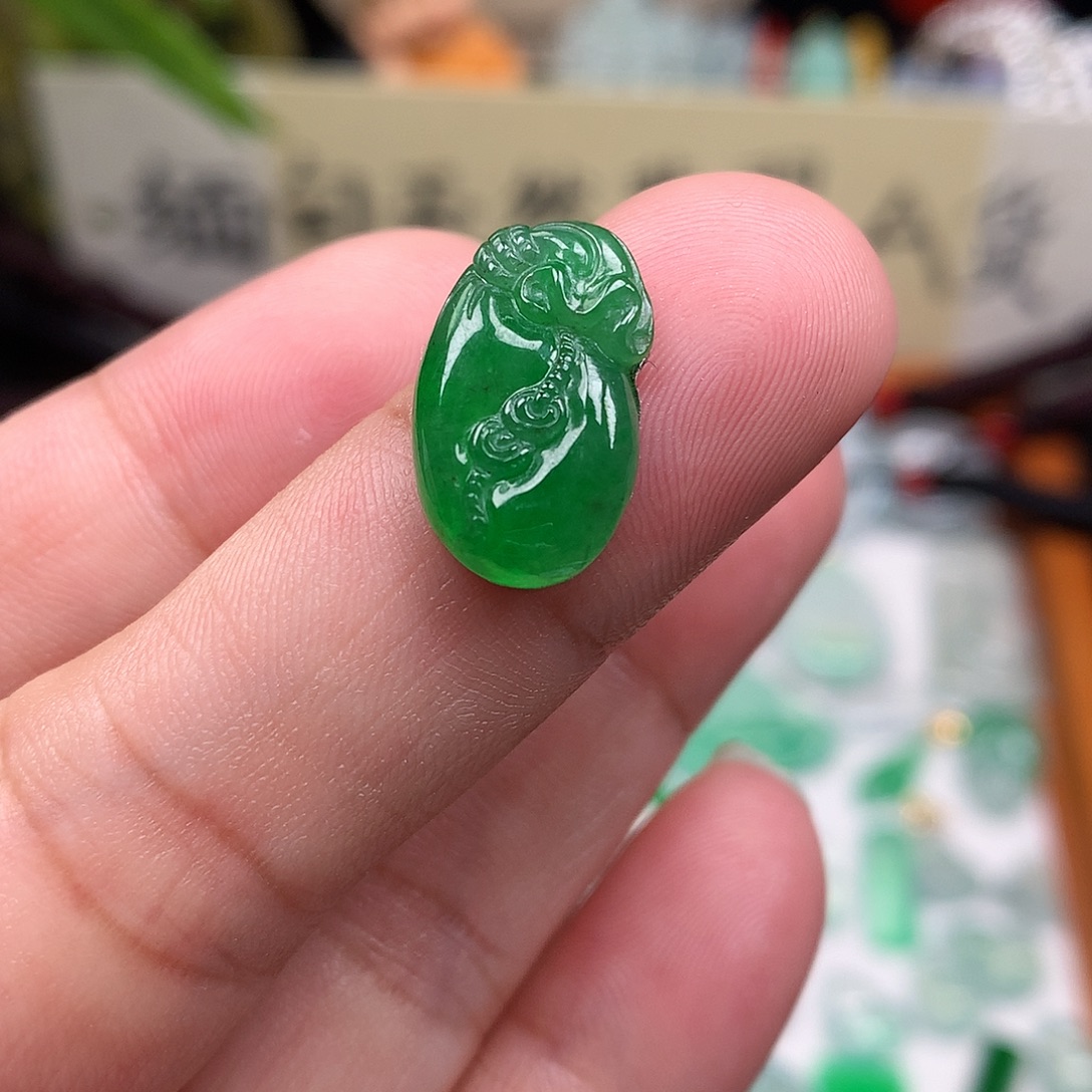 翡翠散珠缅甸天然A货翡翠阳绿钱袋