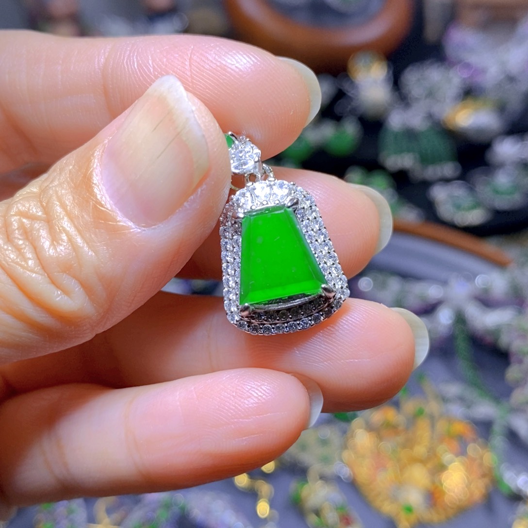 翡翠颈饰银S925镶嵌天然翡翠