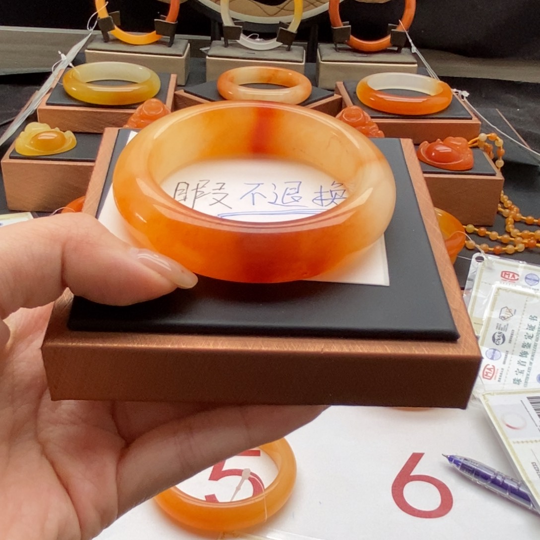 石英质玉（黄龙玉）未镶嵌手镯54微瑕不退换