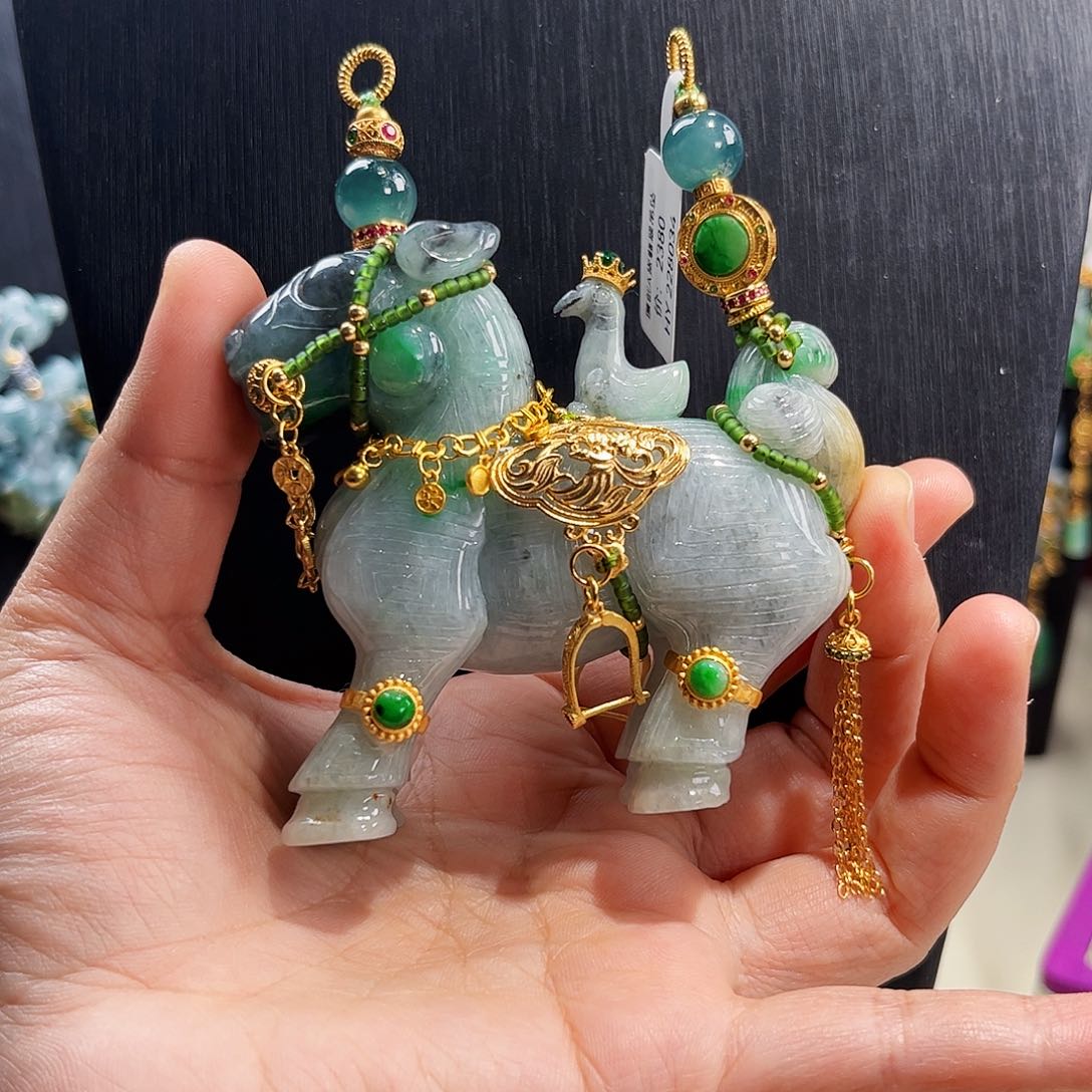 【闪购商品】翡翠吊坠(赠链)未镶嵌 马