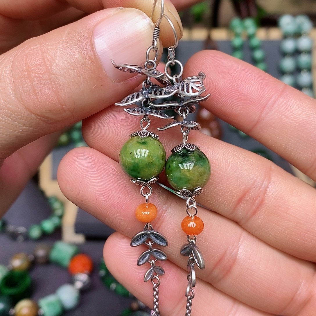 翡翠耳饰未镶嵌漂亮美眉