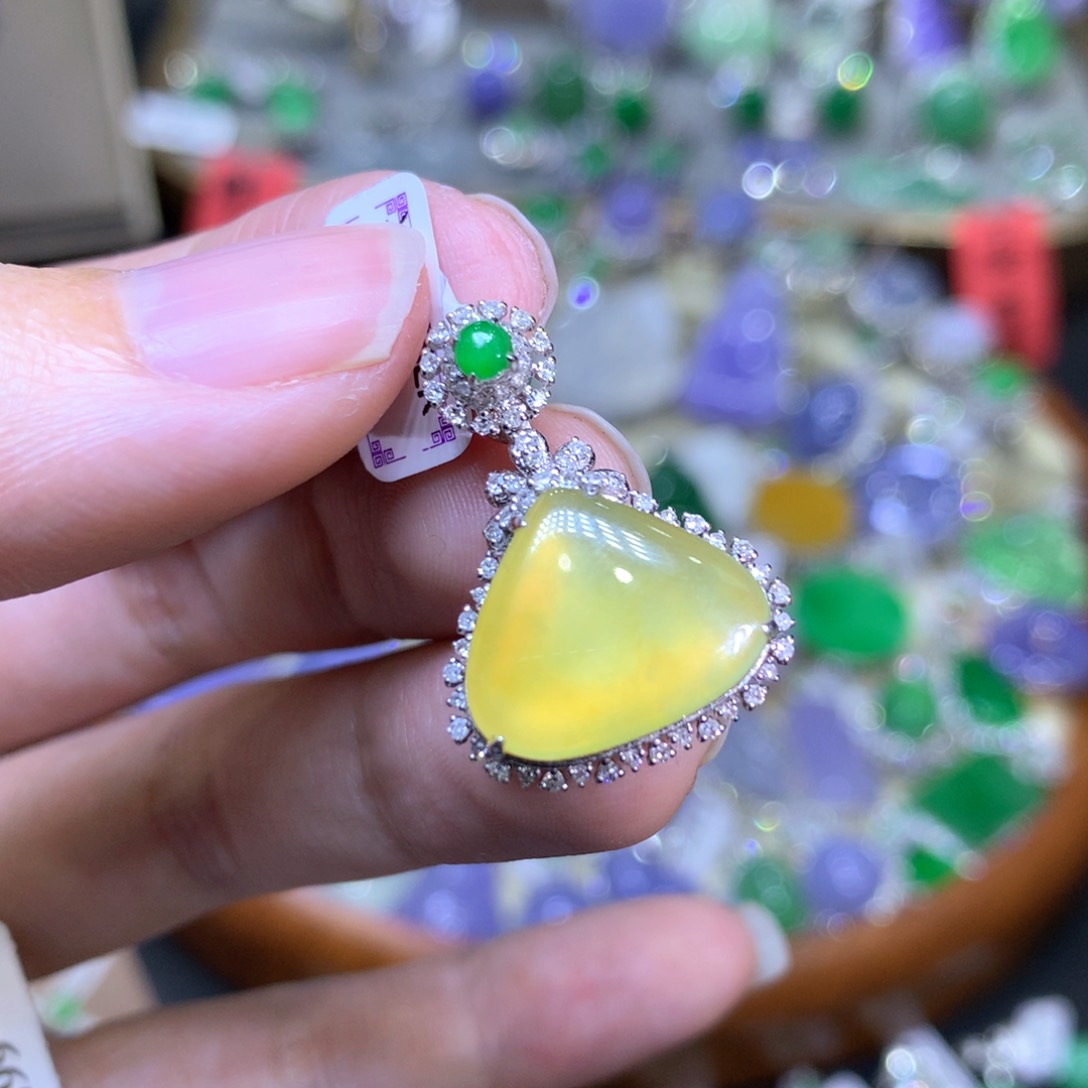 【闪购商品】翡翠颈饰18K金镶嵌翡翠吊坠项链