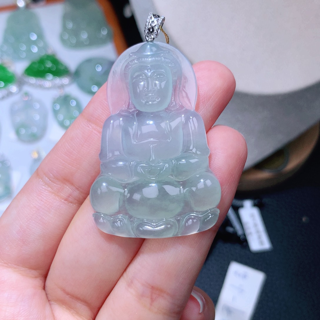 颈饰18K金镶嵌翡翠观音