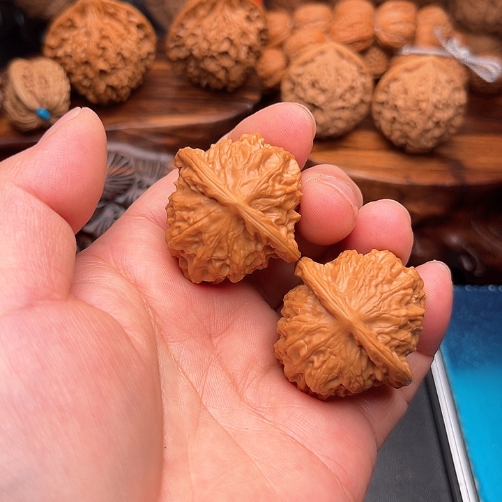 桃核把件核桃瓷娃娃