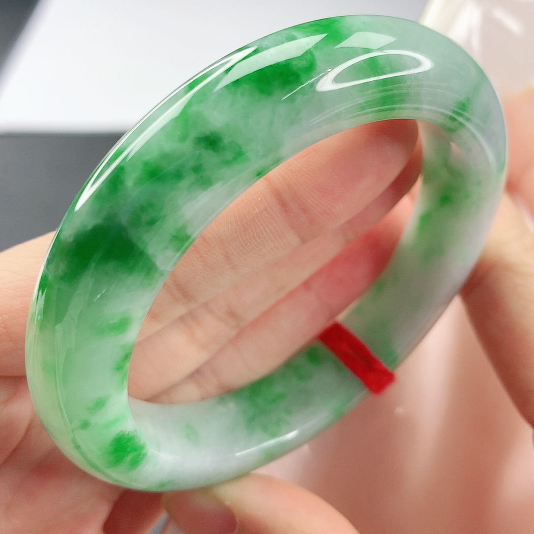 翡翠手镯未镶嵌，505