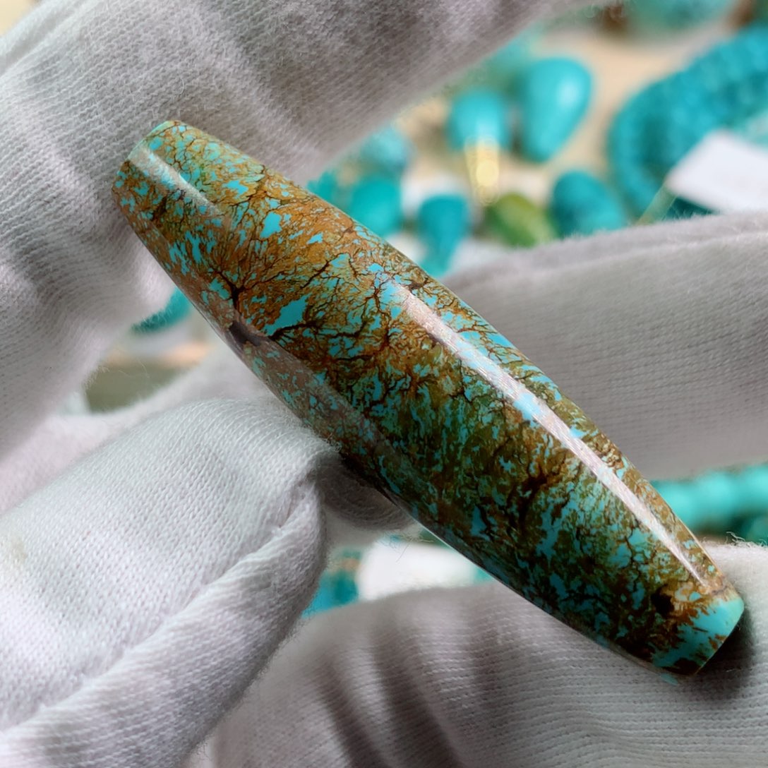 绿松石颈饰未镶嵌