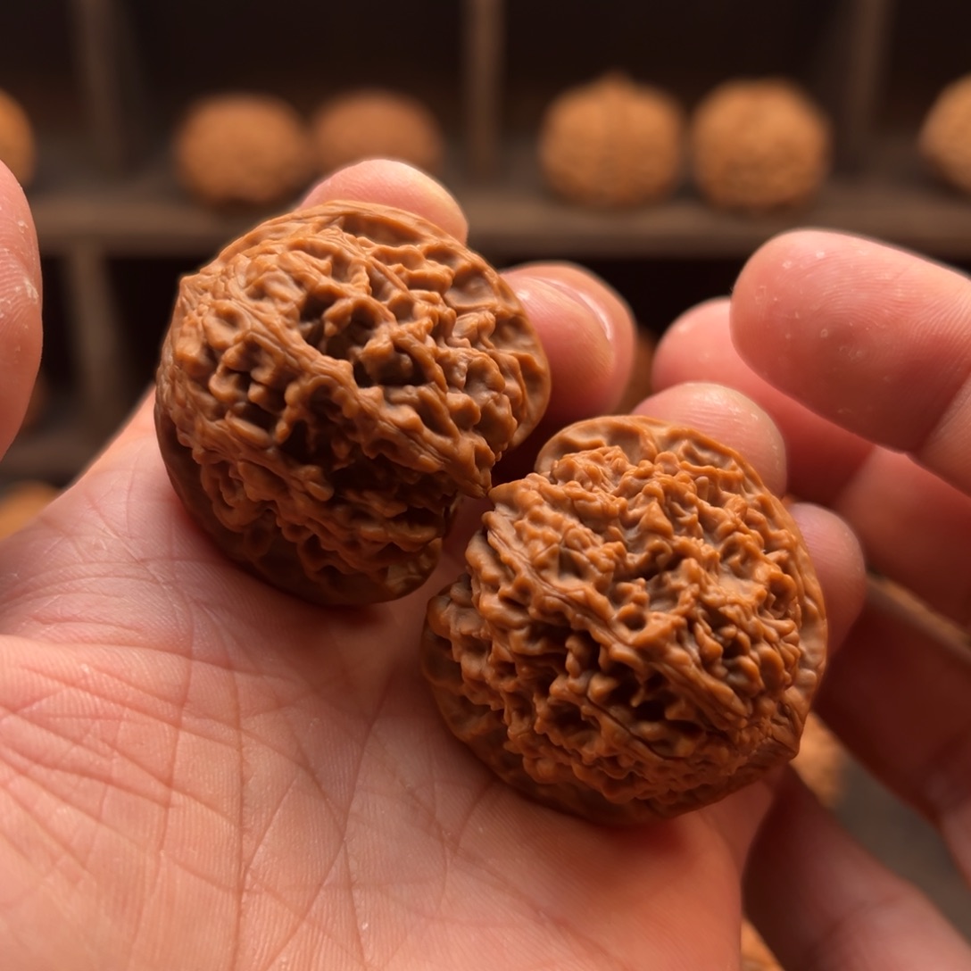 文玩核桃把件38百花山