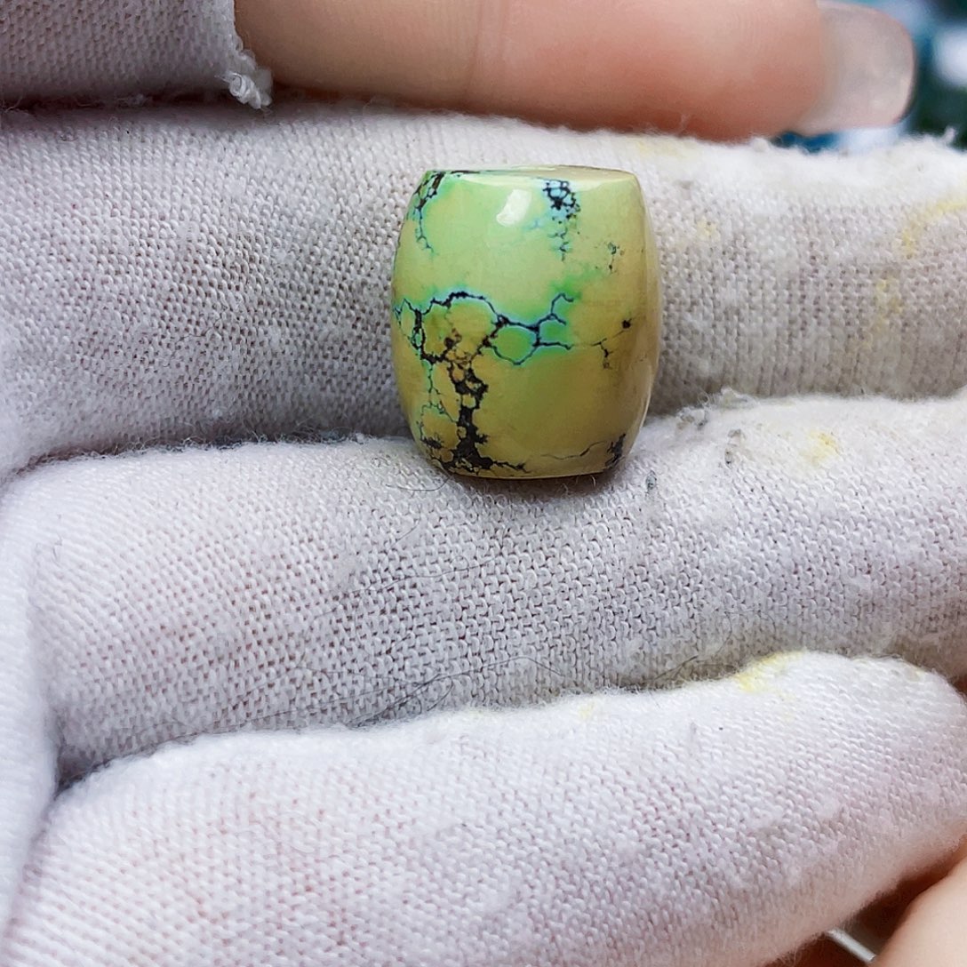 绿松石未镶嵌饰品