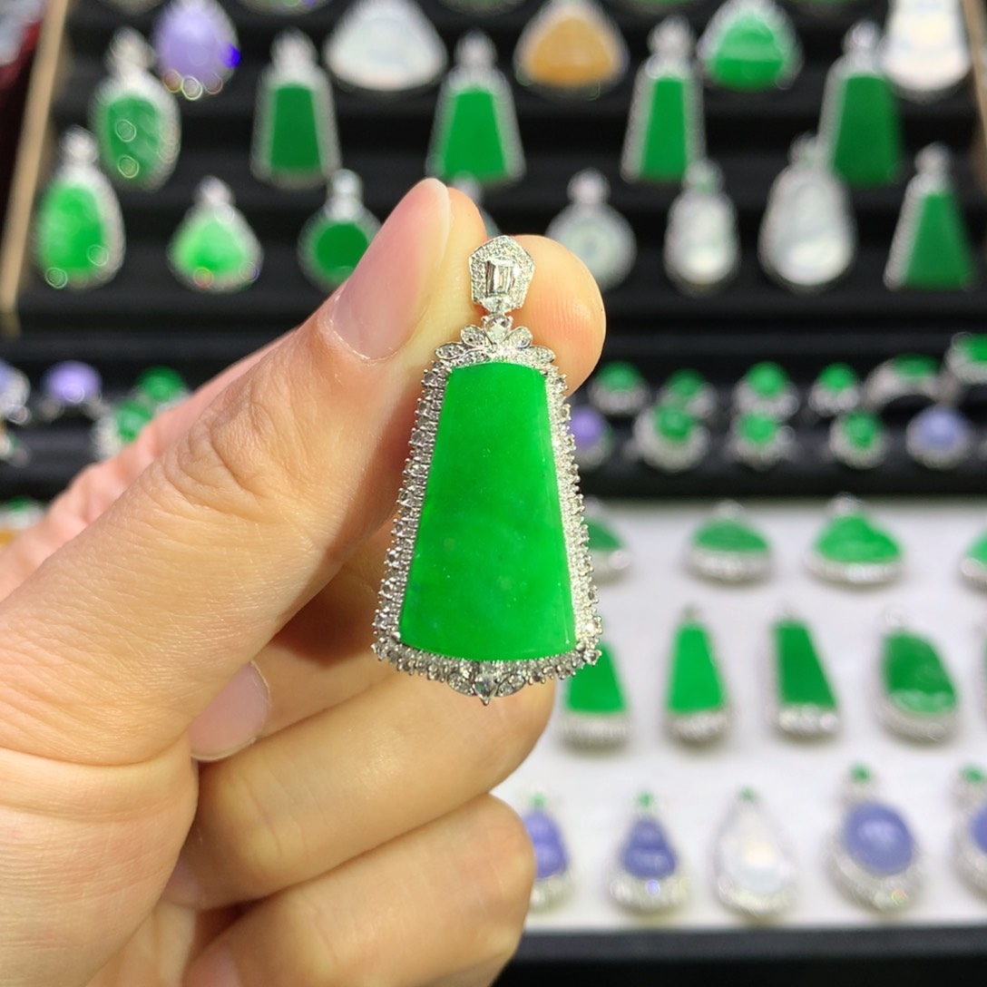 翡翠吊坠(不含链)18K金镶嵌