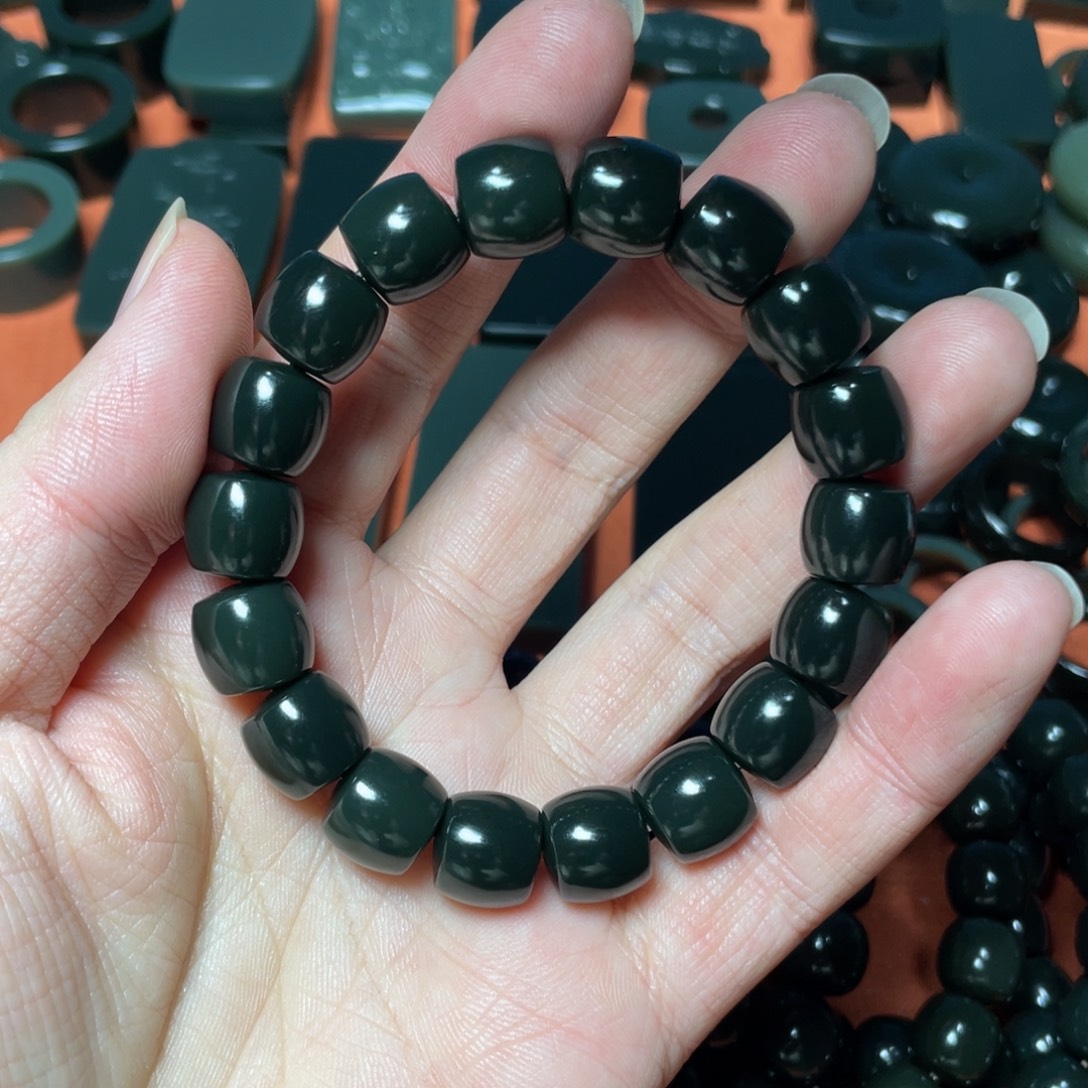 刪***憶和田玉未镶嵌颈饰