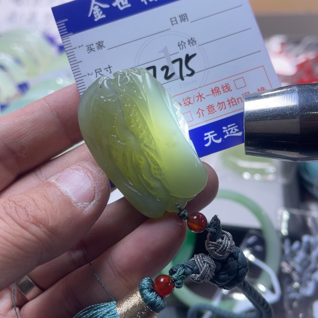 蛇纹石玉颈饰未镶嵌