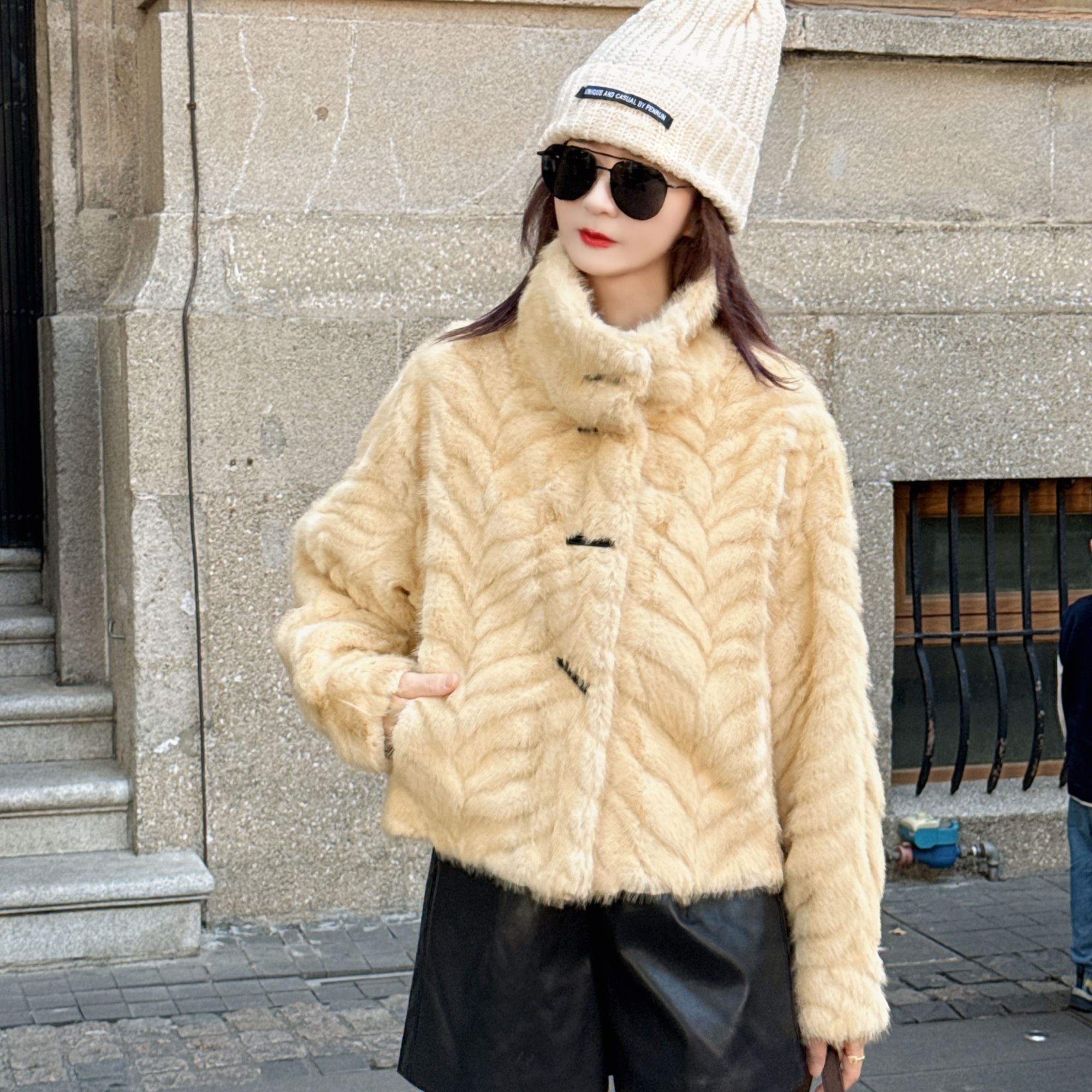 人造皮草 短款常规法式厚款女立领短金叶貂外套