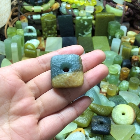 未镶嵌岫玉吊坠?****红