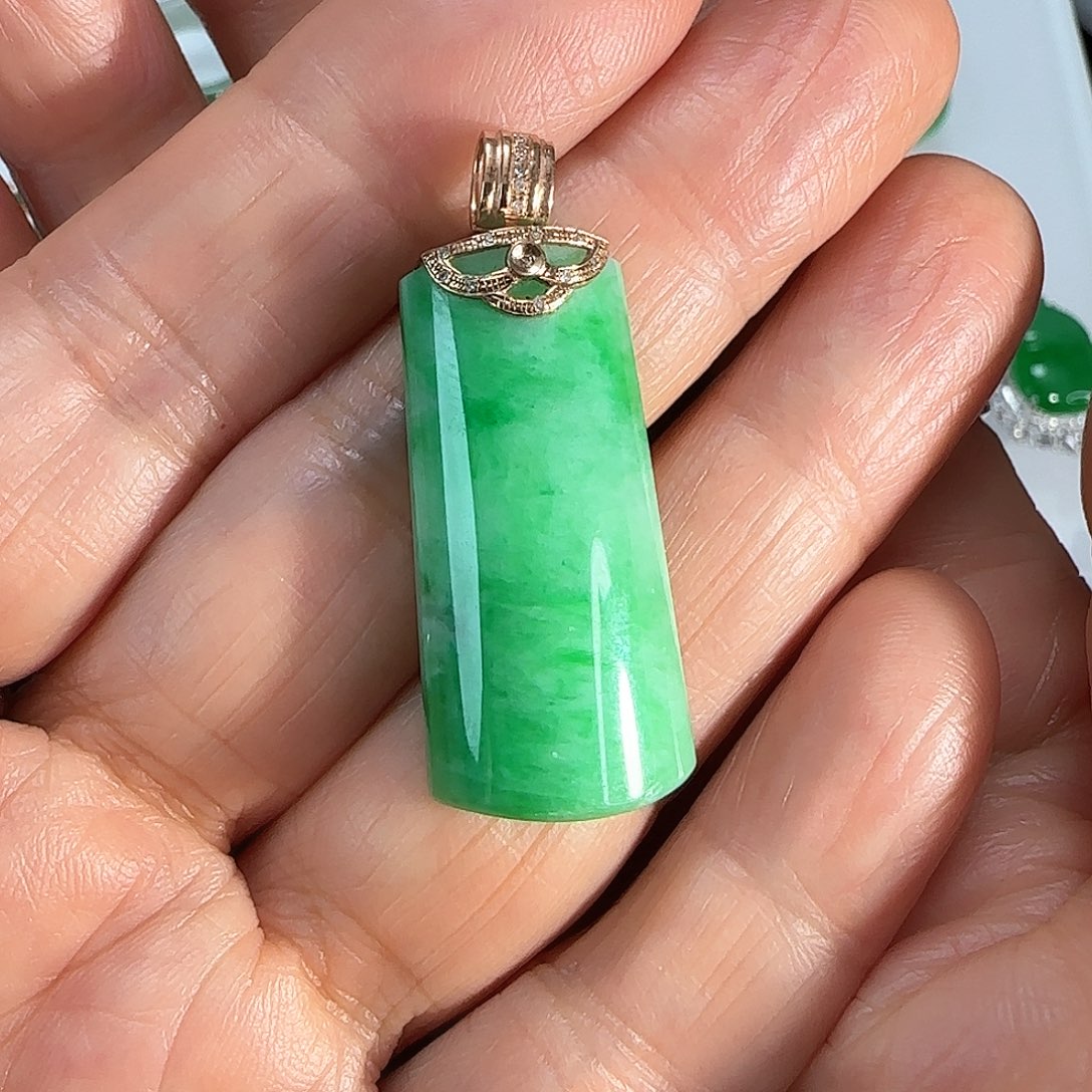 翡翠颈饰18K金镶嵌平安无事柱