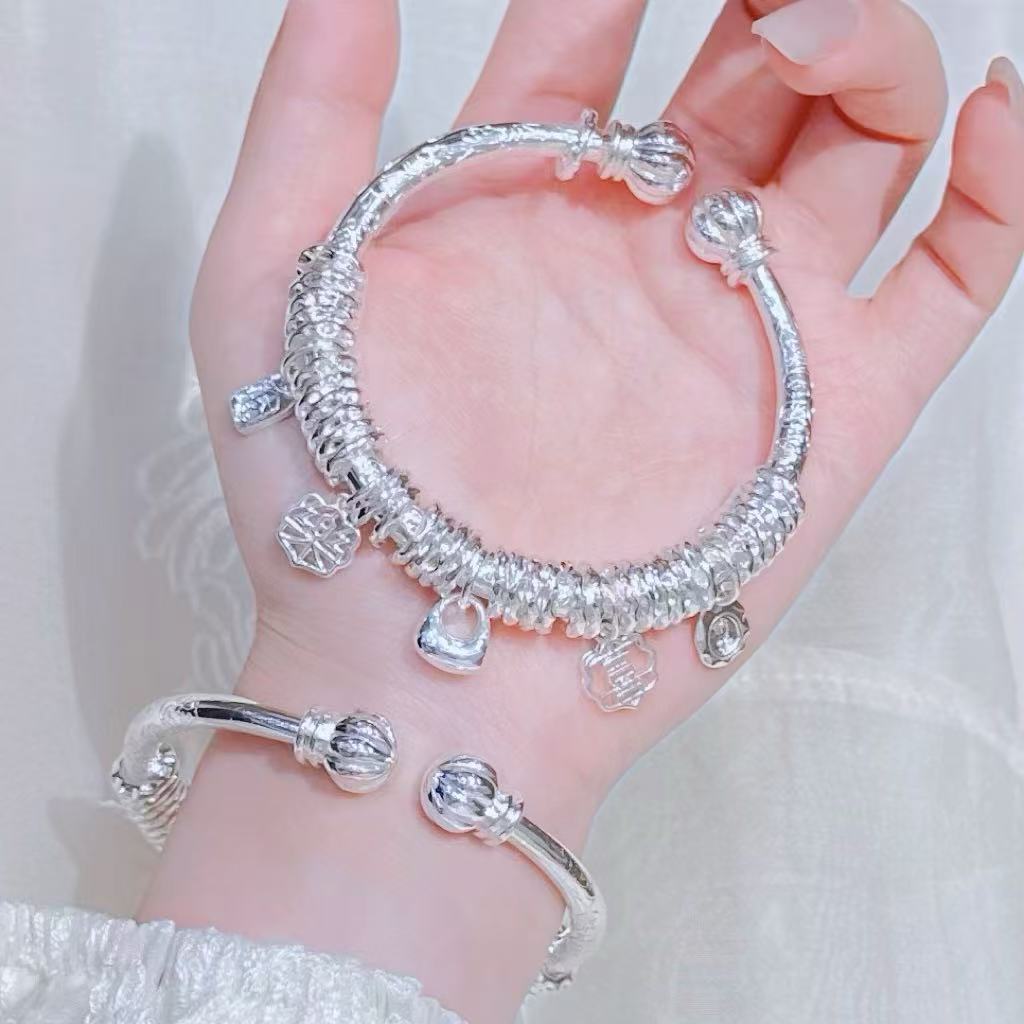 南瓜头盘缠999.9银手镯带吊坠手工錾刻银镯子情人节礼物送女友