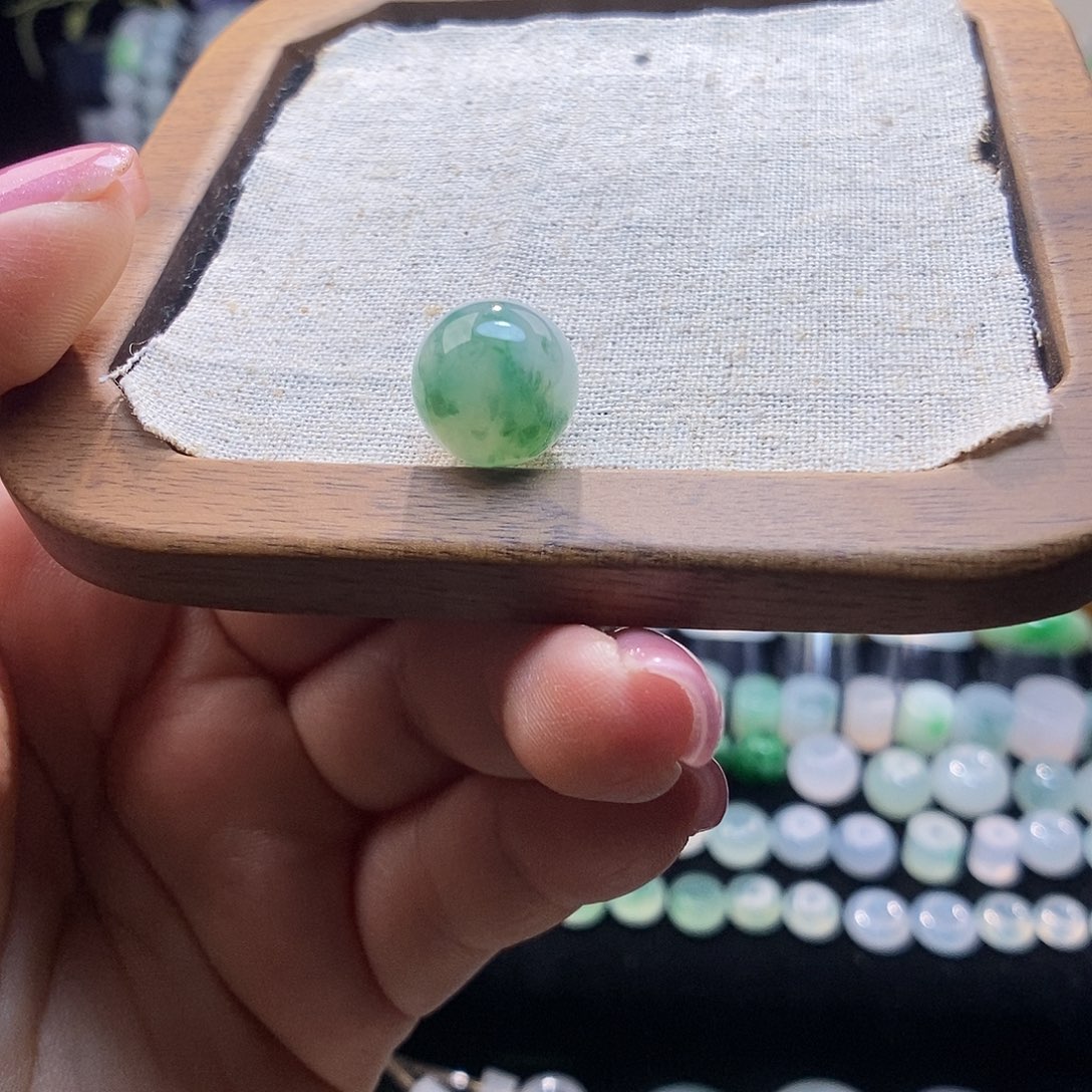 翡翠未镶嵌颈饰圆珠12.4