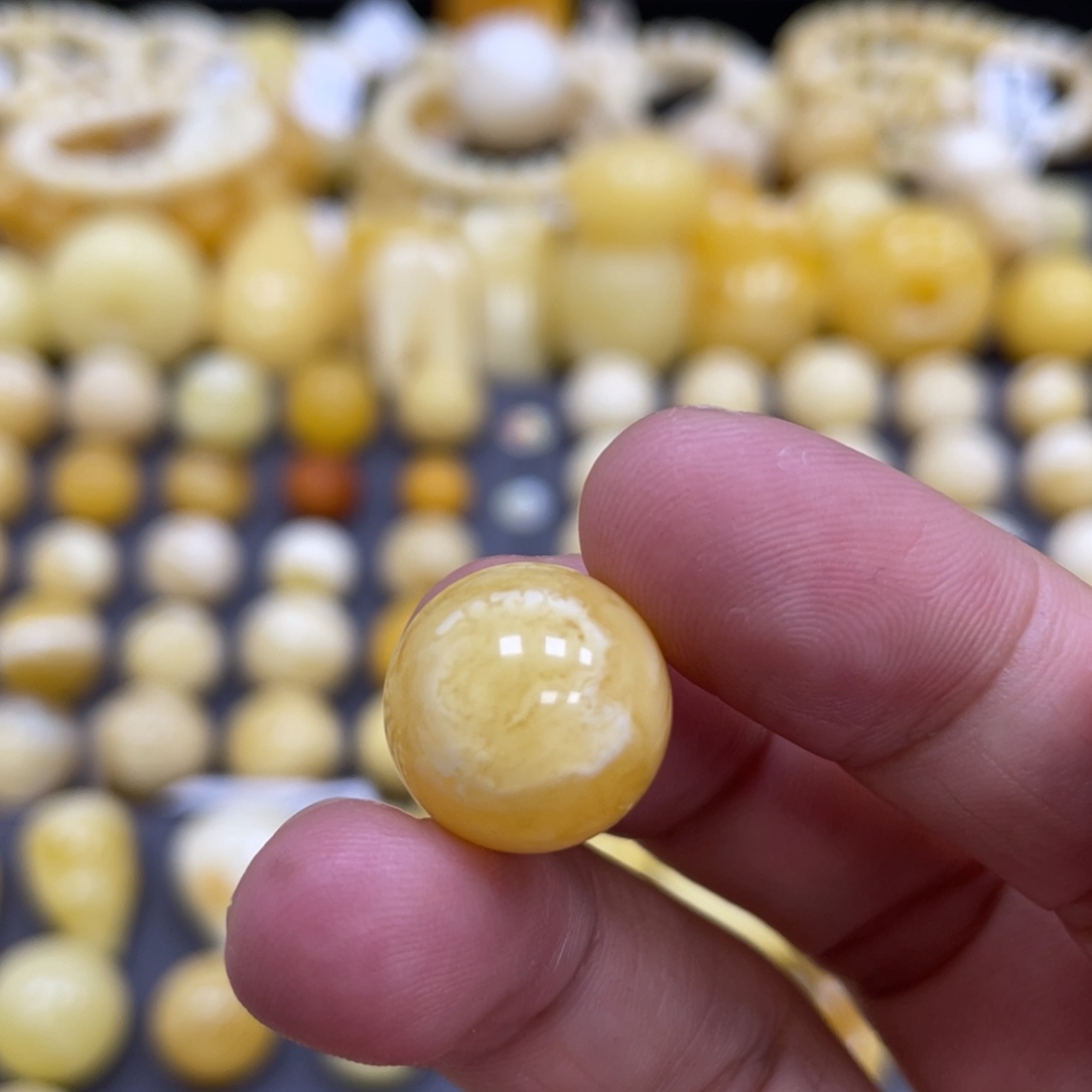 琥珀未镶嵌裸石14.6mm瑕