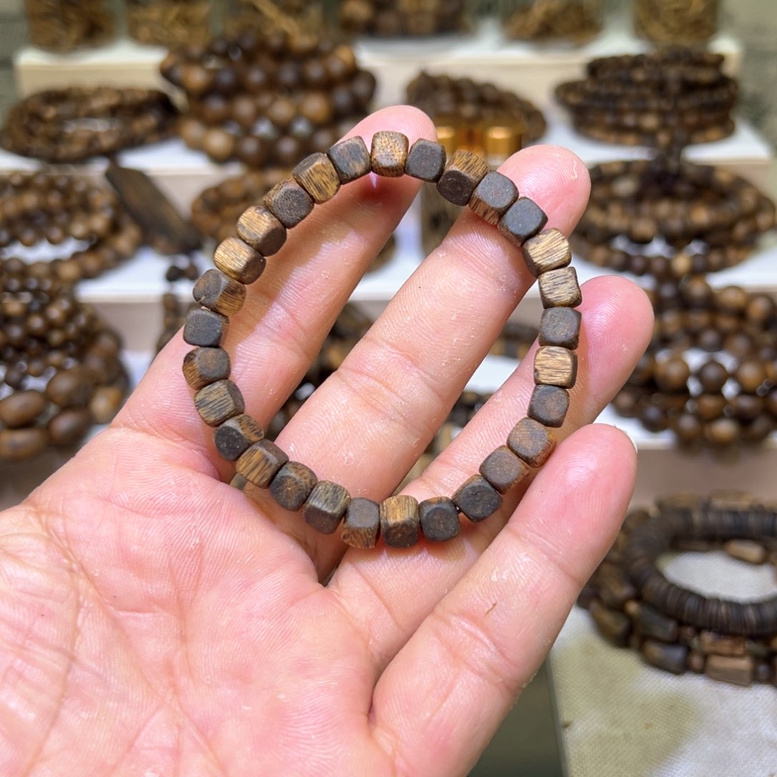 沉香沉香碎屑奇楠沉香6mm方珠单圈多样发其一