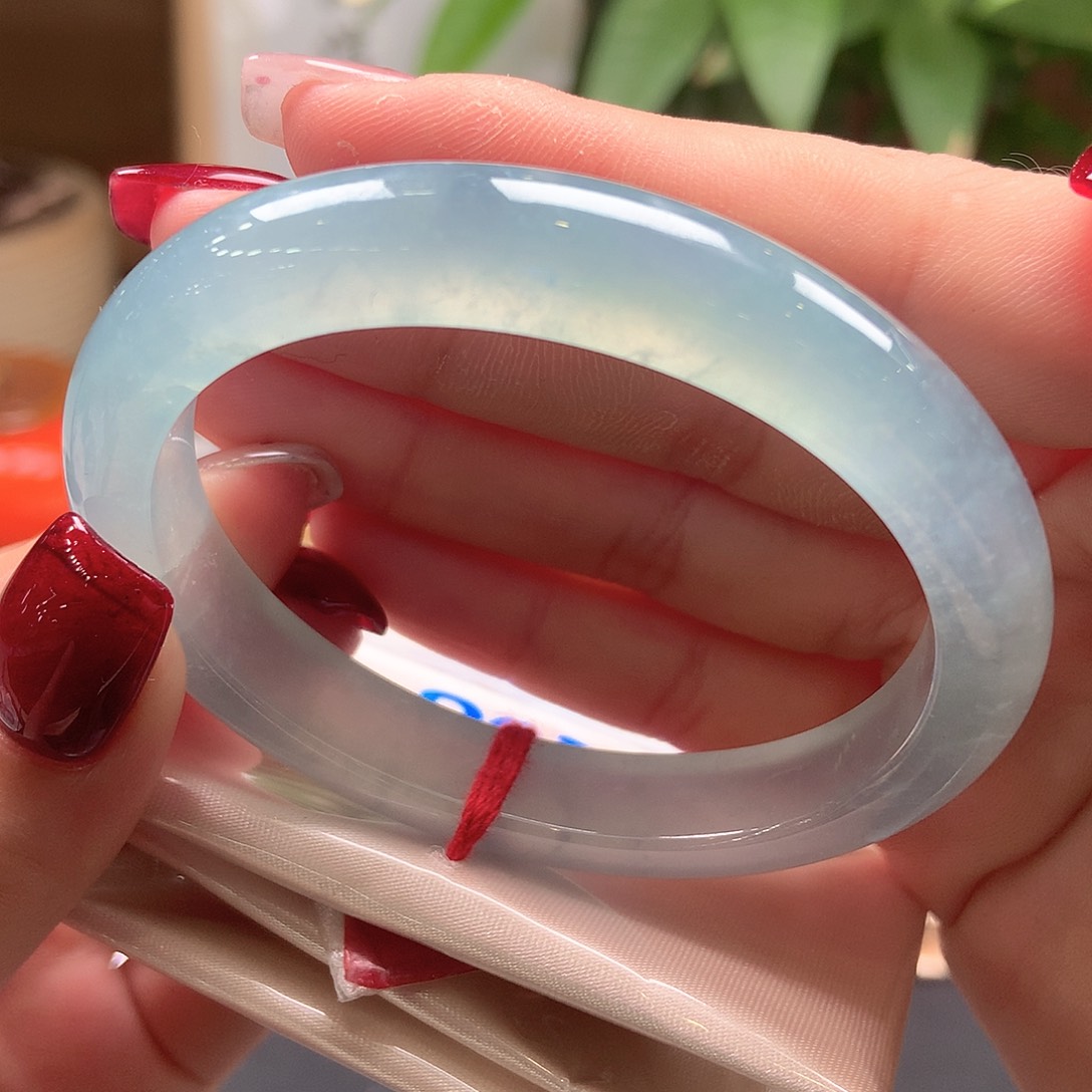 翡翠未镶嵌手镯冰蓝炸光贵妃15号