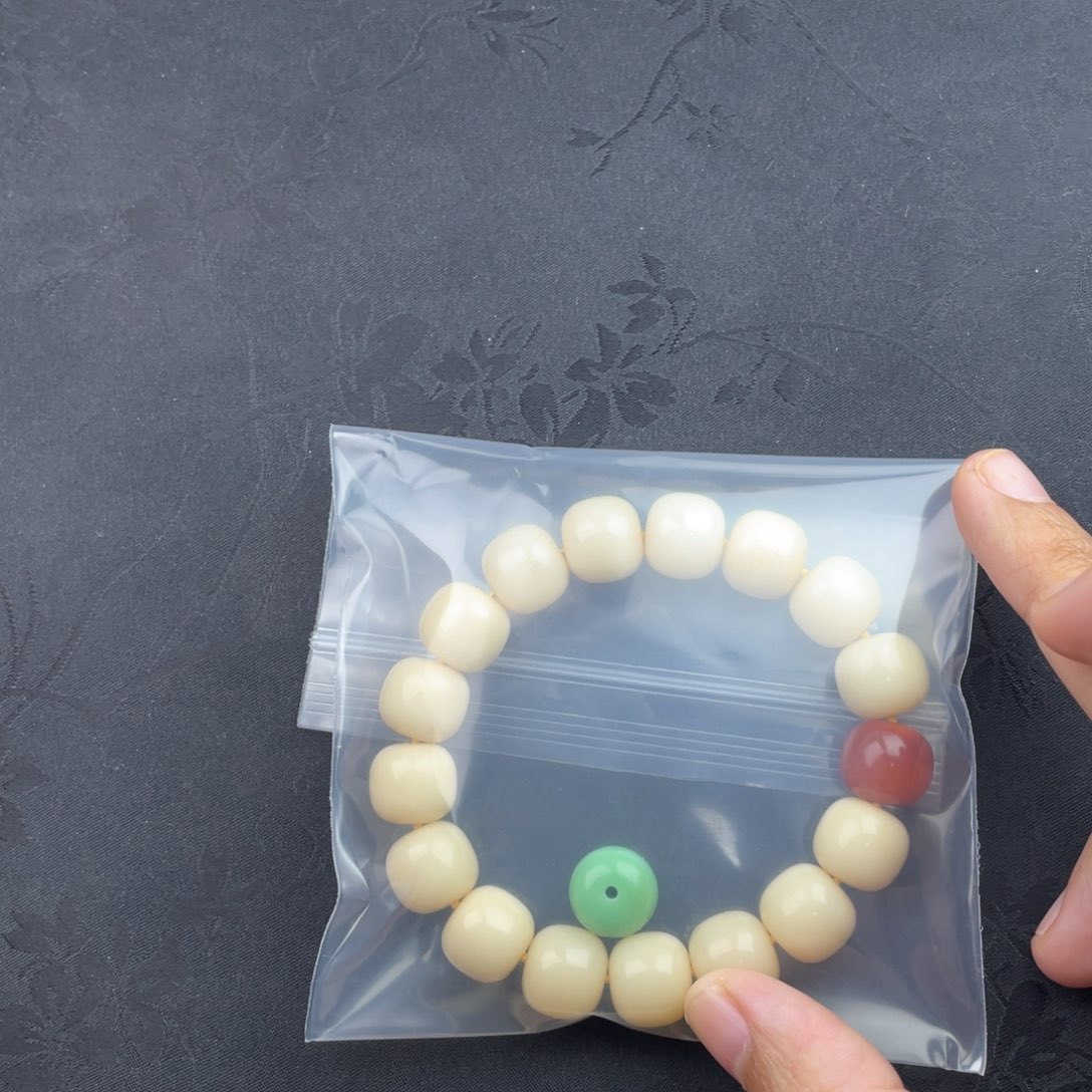 沉***默石英质玉（缅黄）未镶嵌颈饰