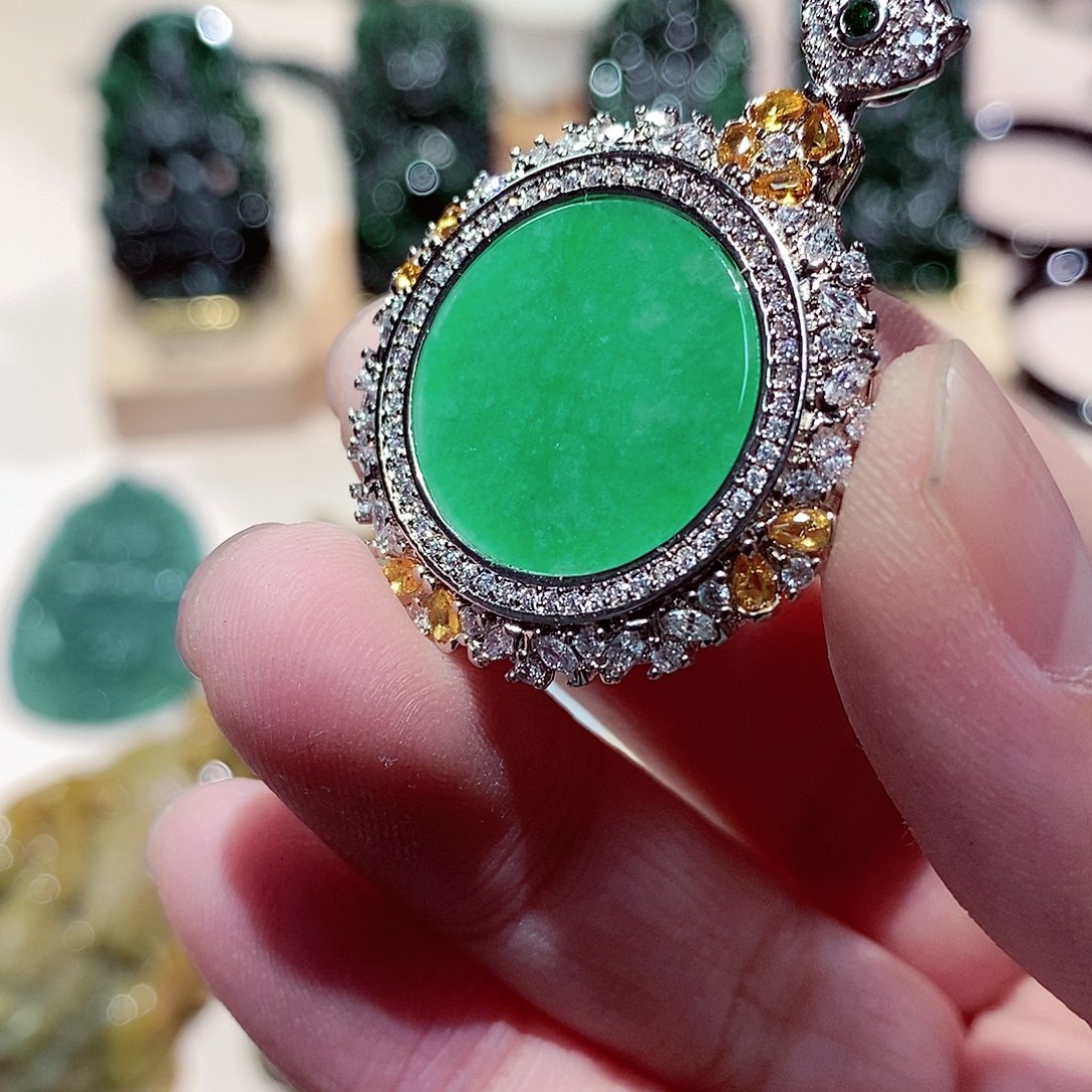 翡翠颈饰未镶嵌翡翠