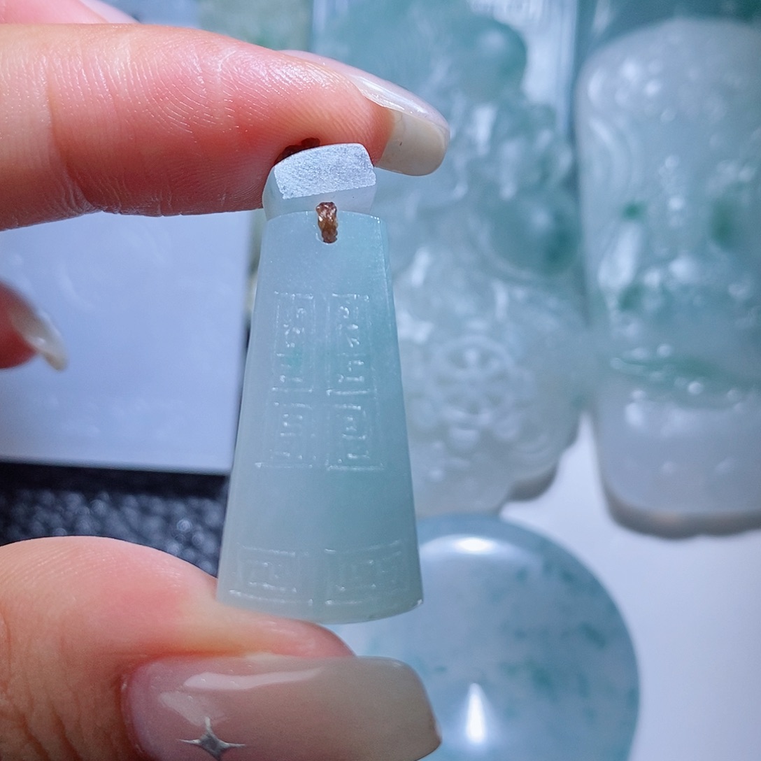 未镶嵌定制翡翠毛货付款后确认抛光