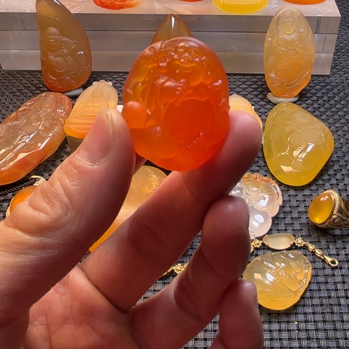 故***生石英质玉未镶嵌旦面