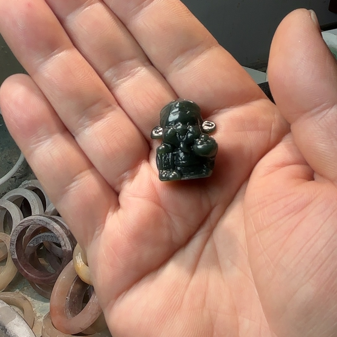 落***秋和田玉未镶嵌颈饰