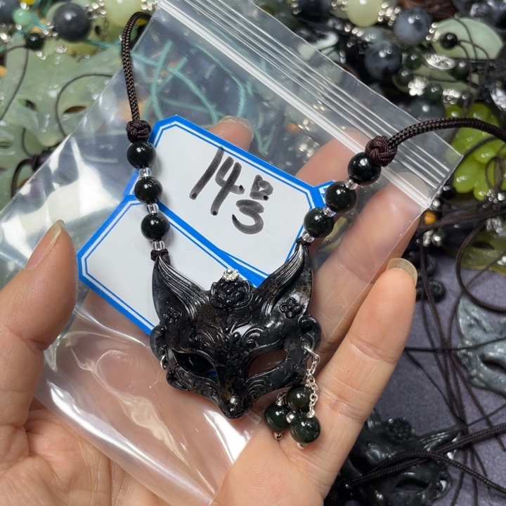 蛇纹石玉颈饰合金D****道