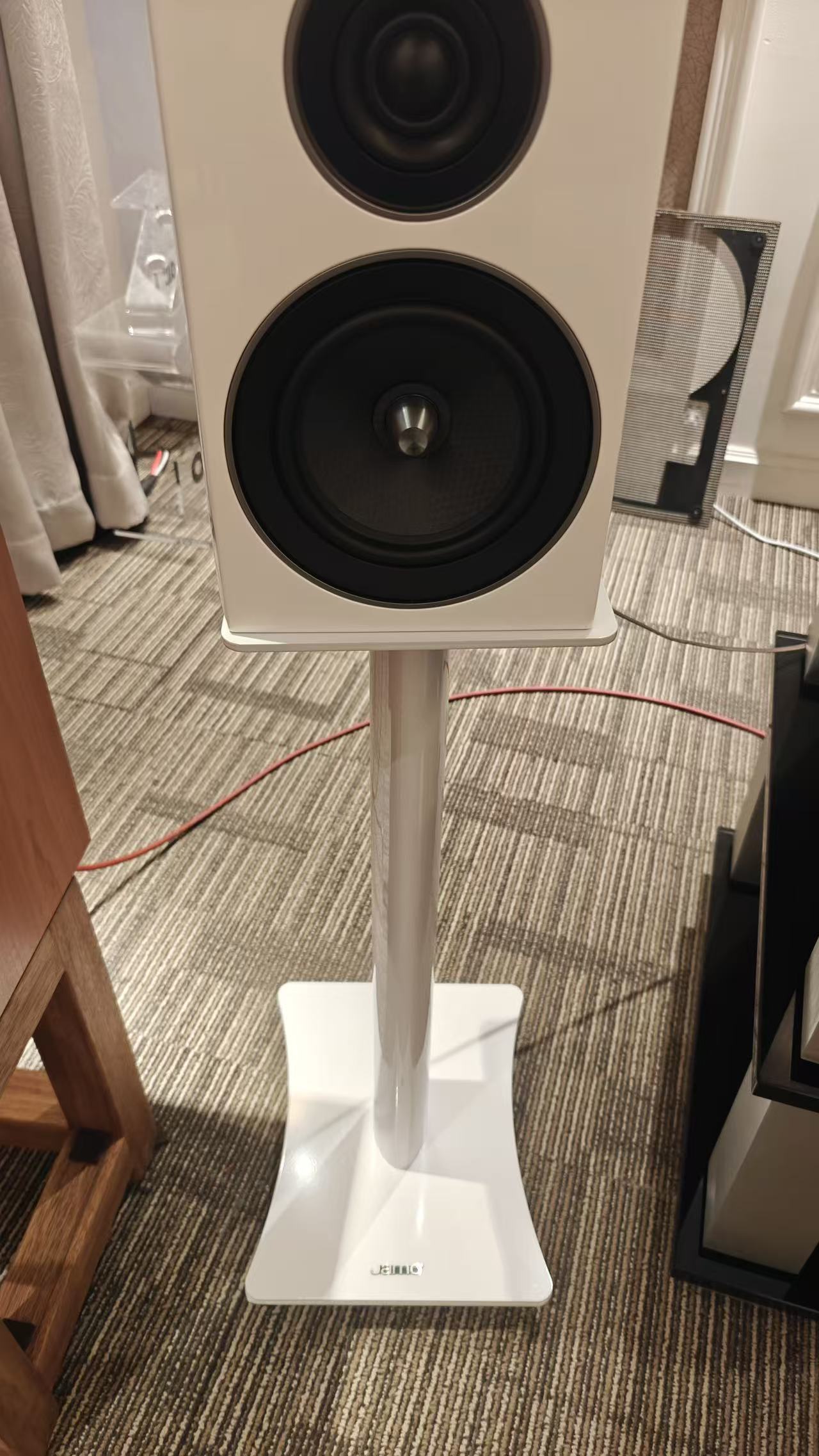 【直播间专享】Jamo尊宝全新豪华金属发烧脚架