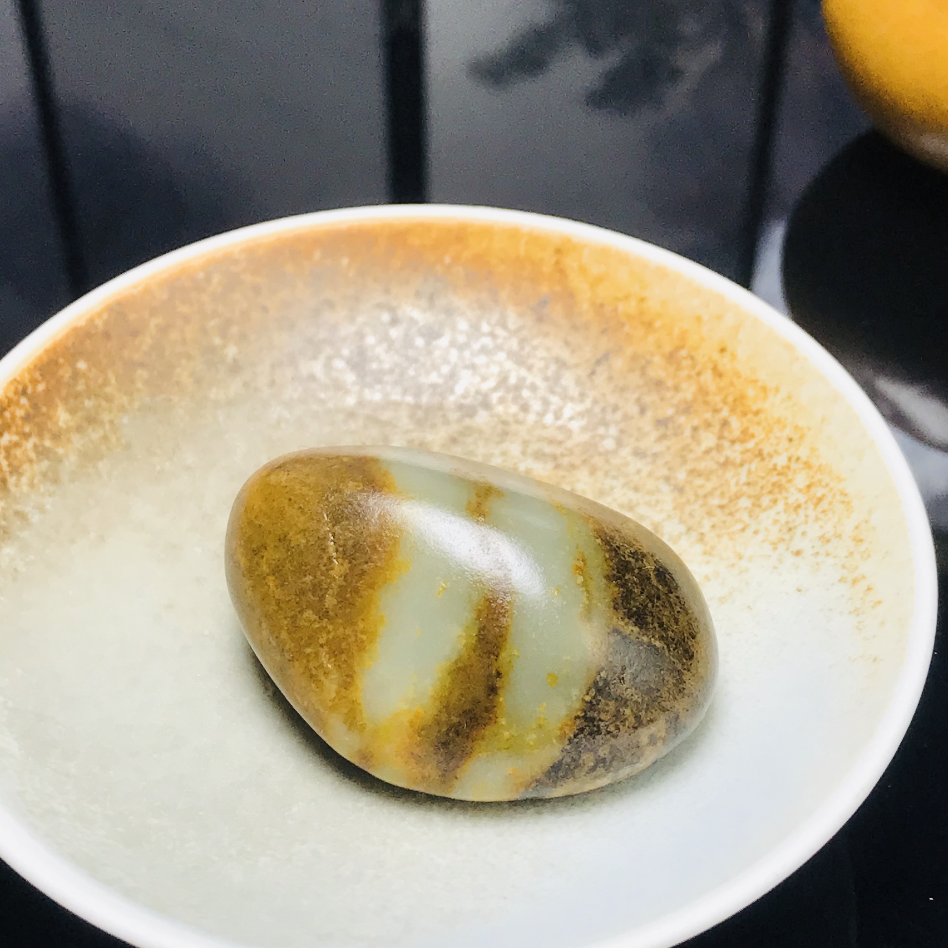 新疆和田玉天地皮青白玉原石