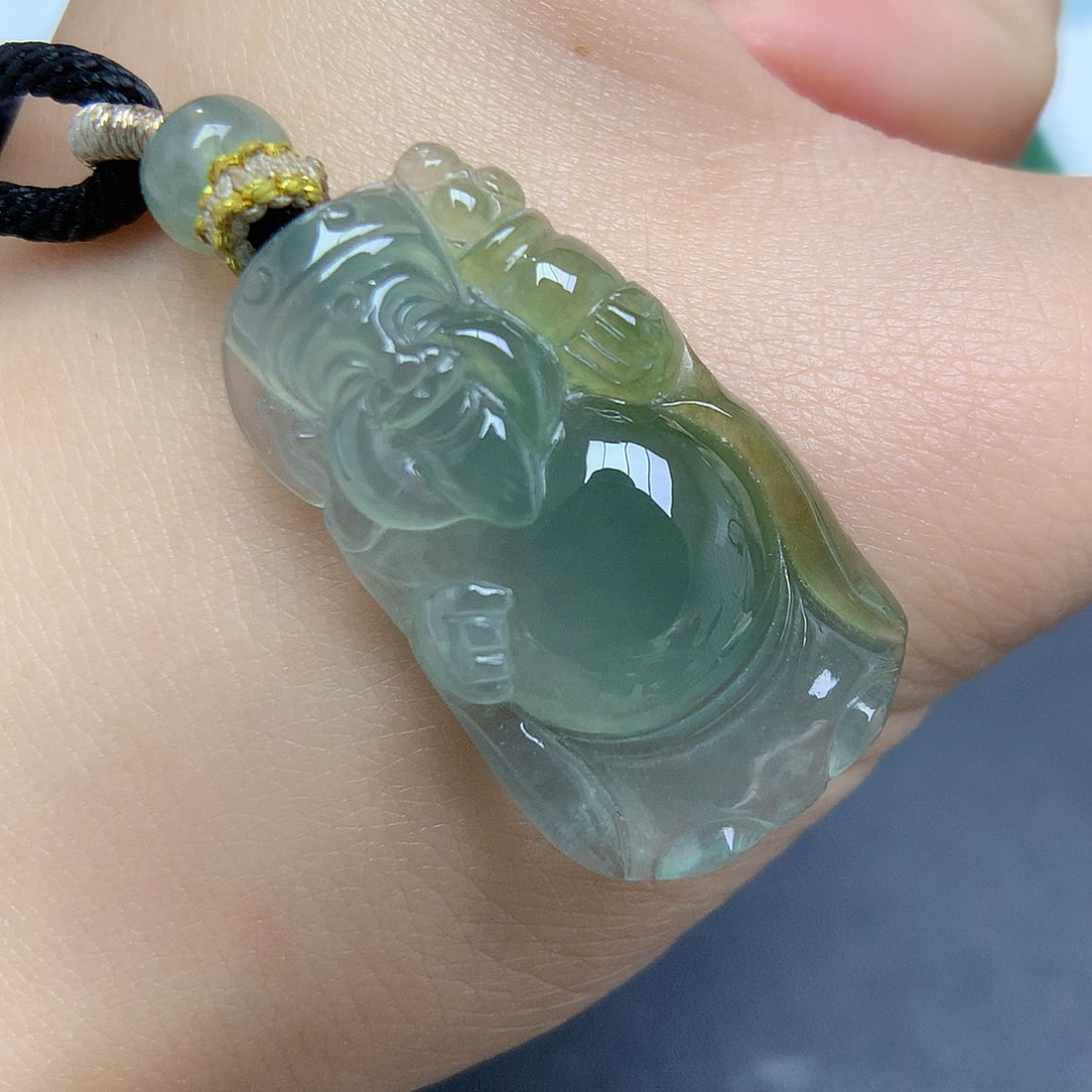 翡翠颈饰未镶嵌财神