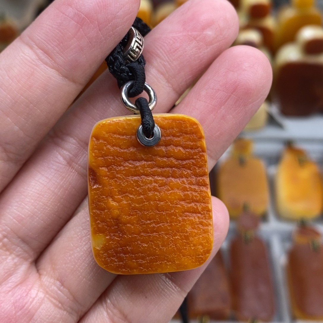 蜜蜡未镶嵌珠宝奇石