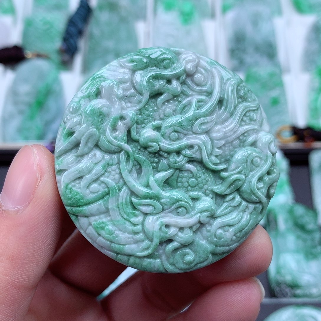 翡翠颈饰未镶嵌翡翠吊坠