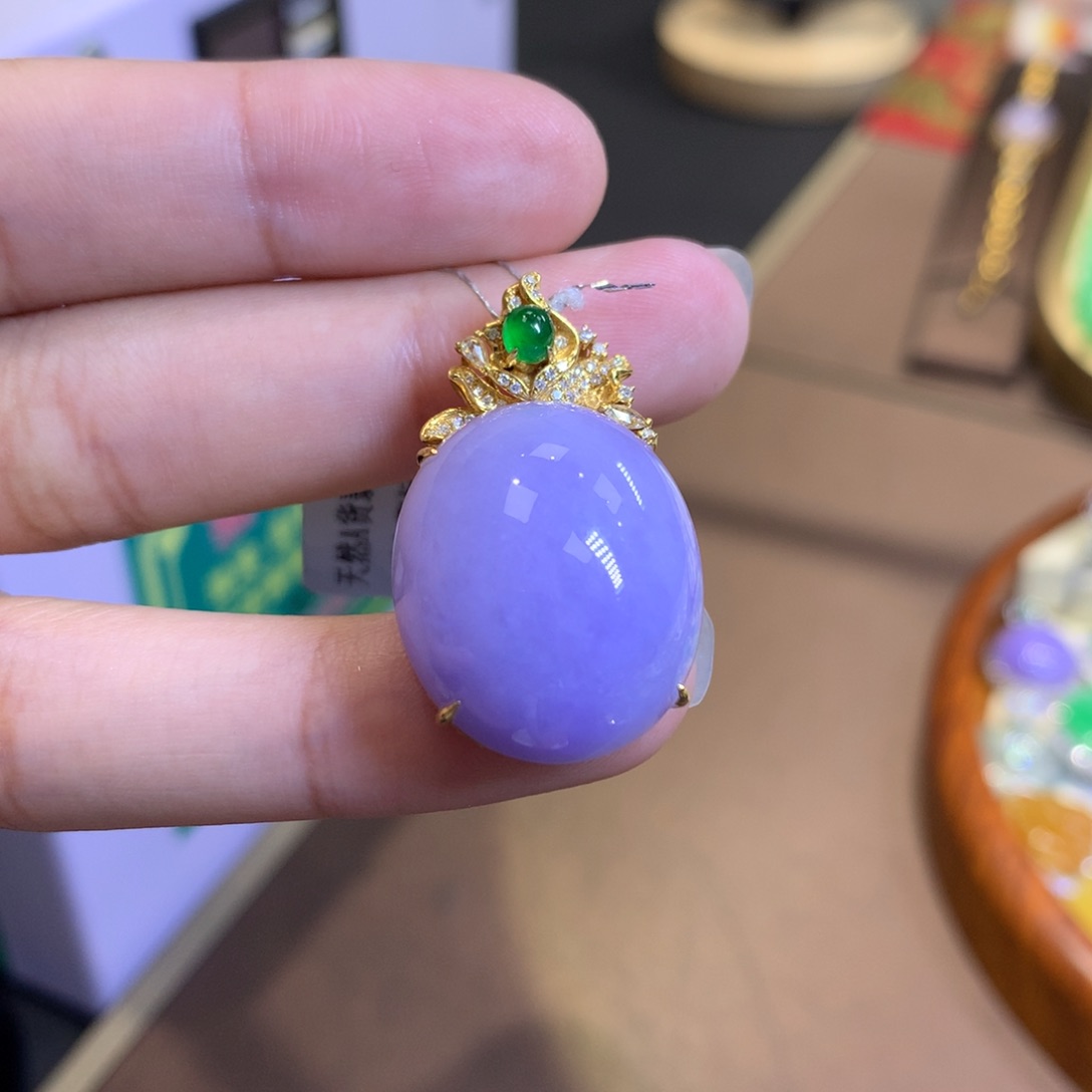 翡翠18K金镶嵌颈饰翡翠