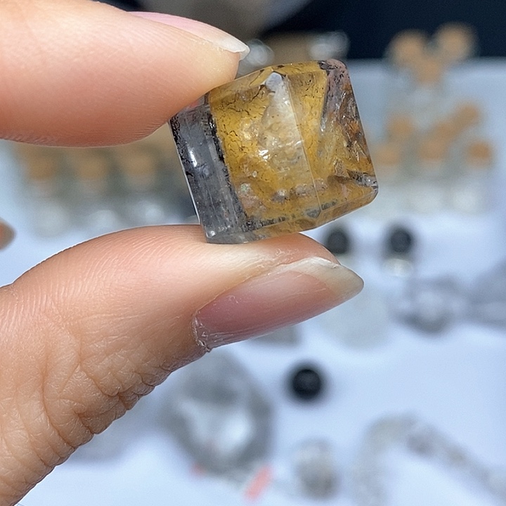 水晶颈饰未镶嵌黄泥魔方14.6m