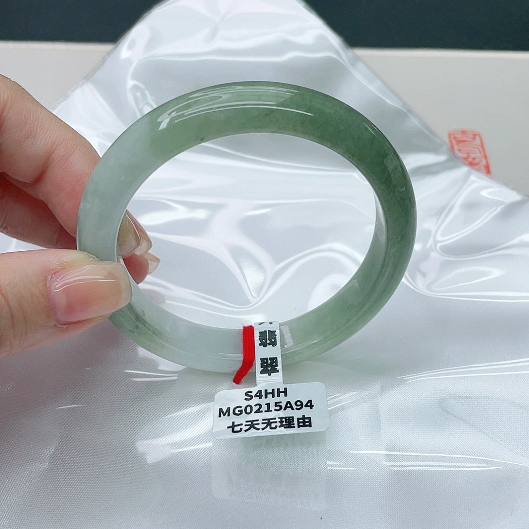 翡翠手镯未镶嵌正57