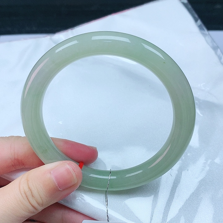 翡翠手镯未镶嵌54圈