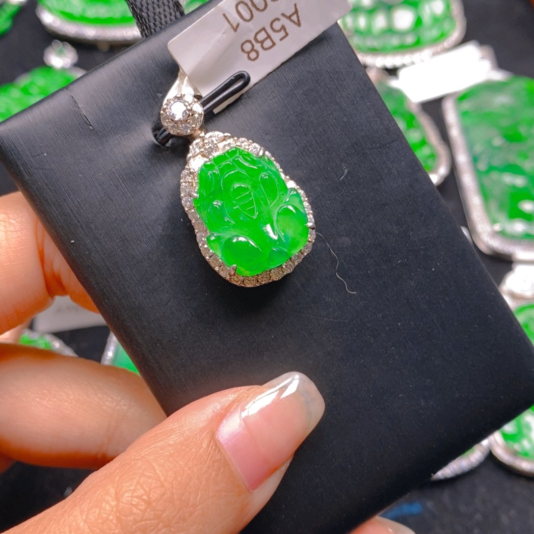 翡翠颈饰银S925镶嵌88888888888