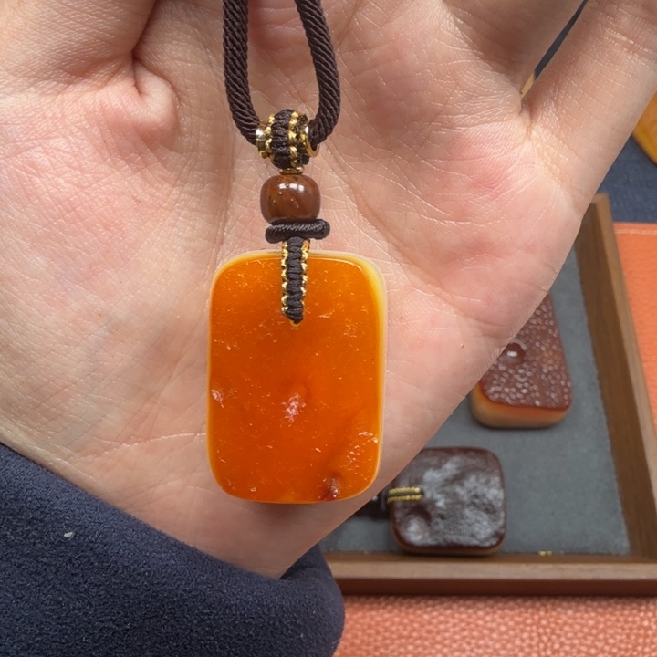 蜜蜡未镶嵌吊坠(赠链)