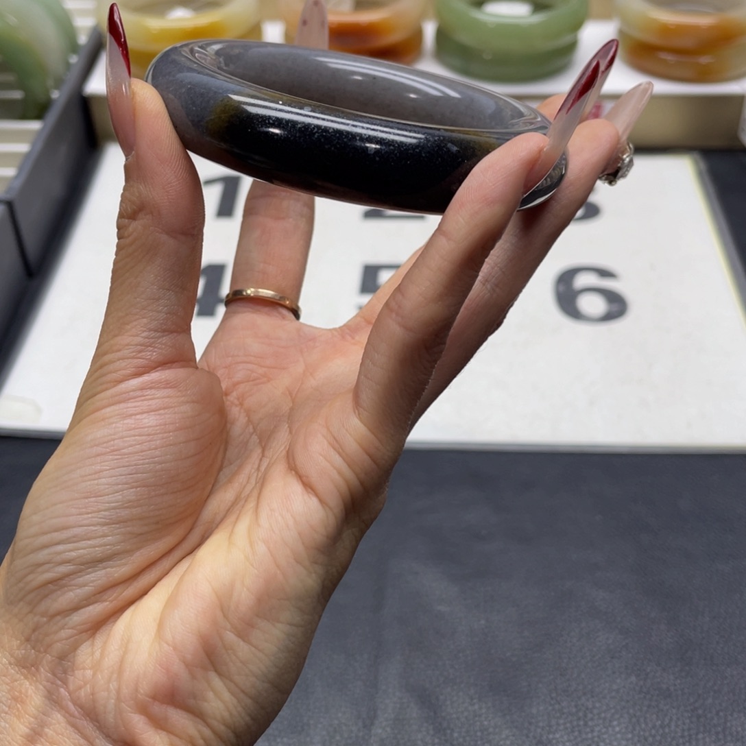 石英质玉手镯未镶嵌小*猪