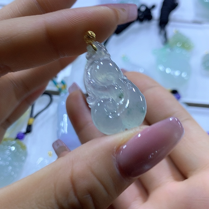 翡翠颈饰18K金镶嵌天然翡翠A货吊坠