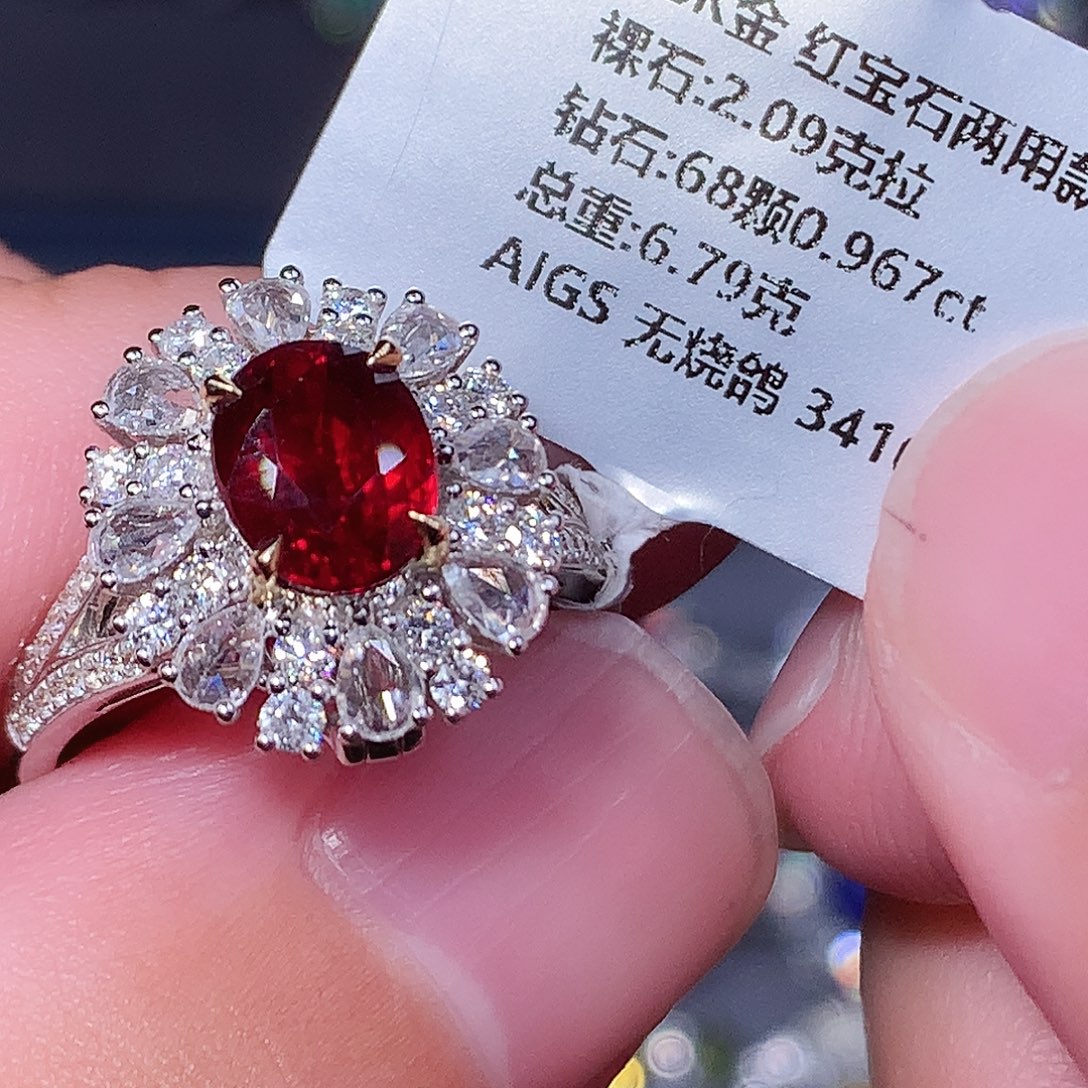 红宝石戒指18K金镶嵌