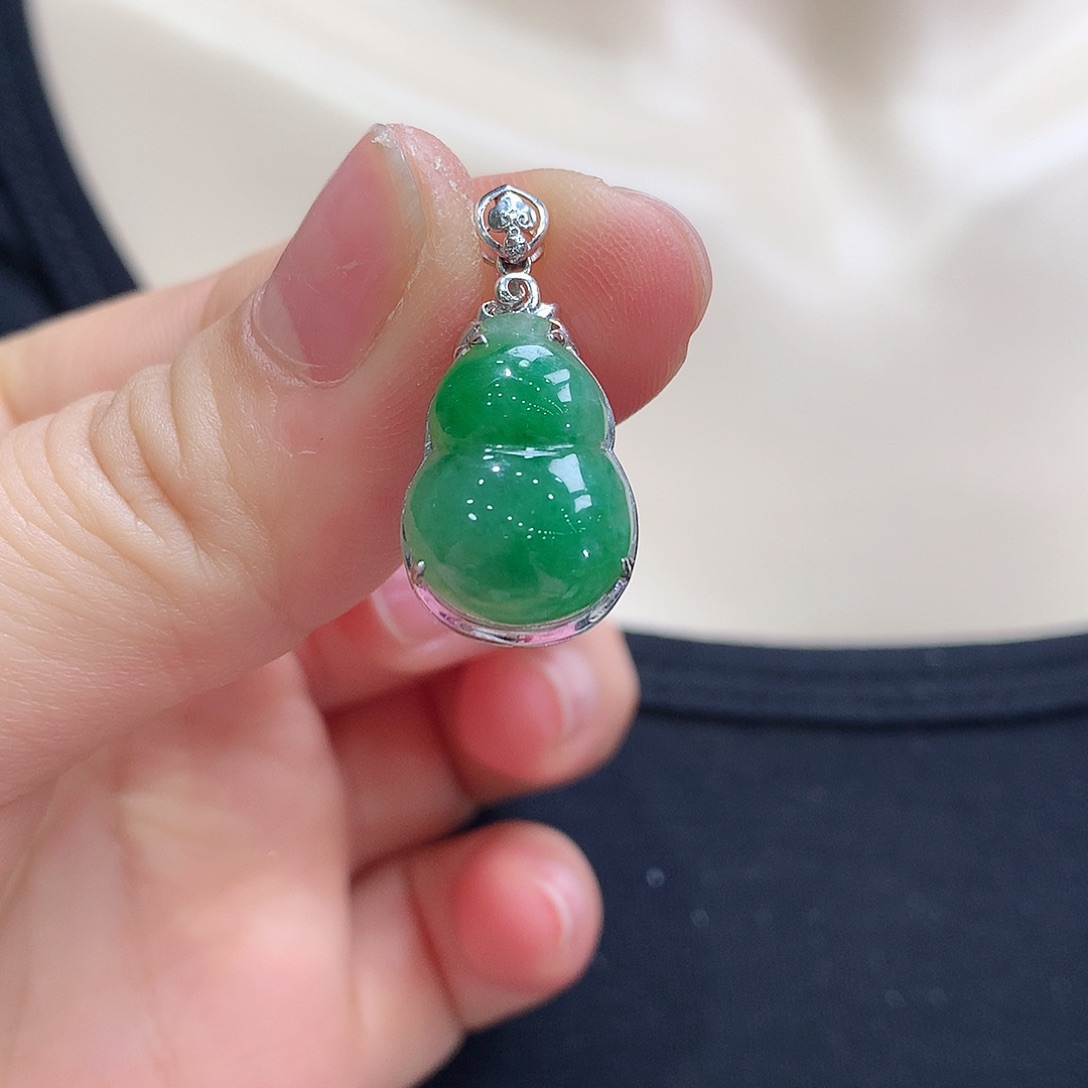 翡翠颈饰18K金镶嵌葫芦