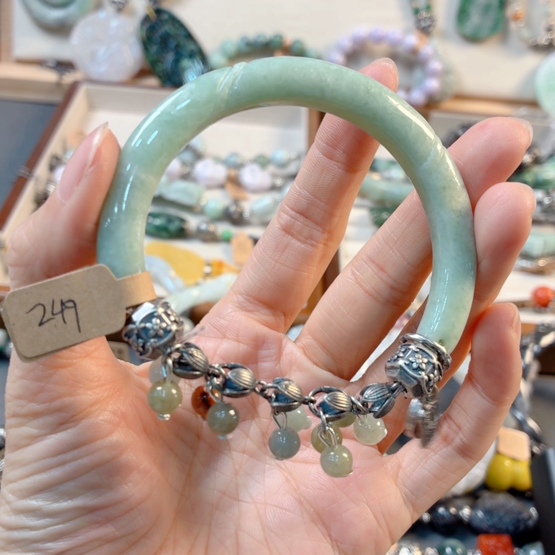 鱼***翡翠未镶嵌颈饰手串