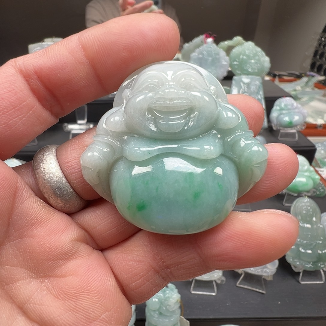 翡翠未镶嵌颈饰佛