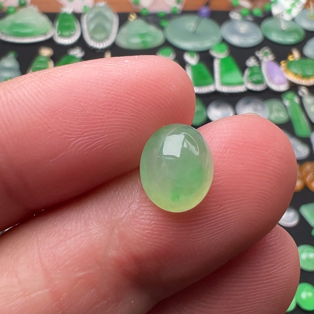 翡翠颈饰未镶嵌蛋面9.4